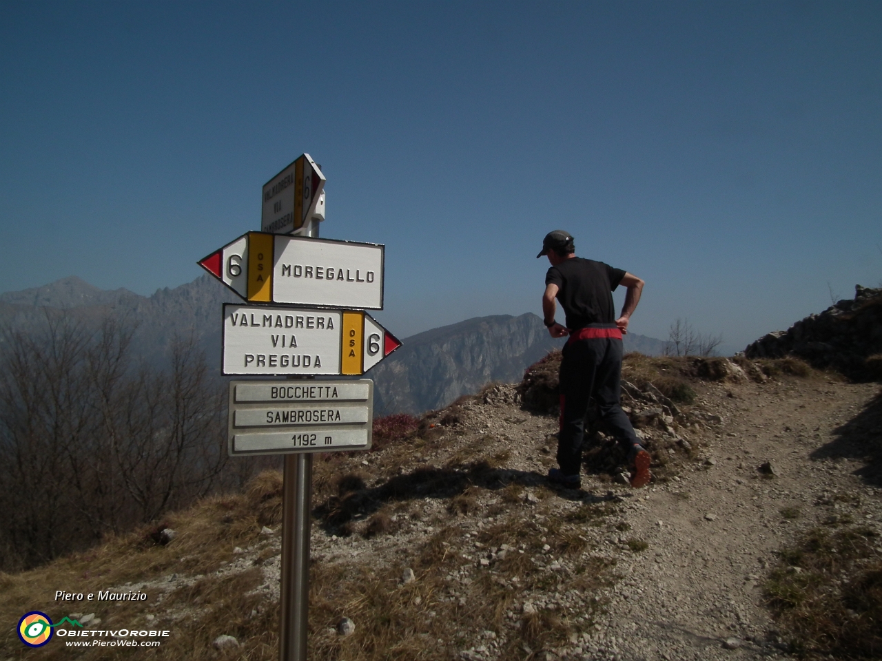 35 e arriviamo alla Bocchetta Sambrosera a (1192 m.) .JPG